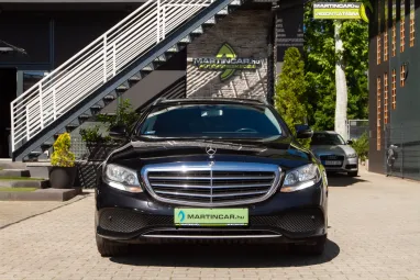 MERCEDES-BENZ E 200 d T 9G-TRONIC Black +Igényes állapot +Magasan felszerelt +3X-s GARANCIA !!