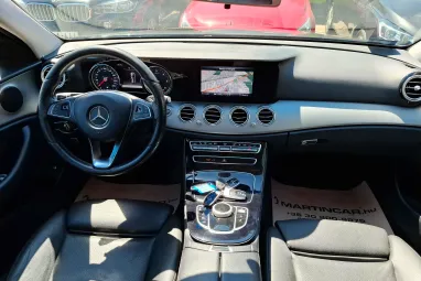 MERCEDES-BENZ E 200 d T 9G-TRONIC Black +Igényes állapot +Magasan felszerelt +3X-s GARANCIA !!