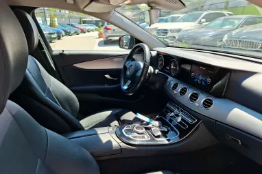 MERCEDES-BENZ E 200 d T 9G-TRONIC Black +Igényes állapot +Magasan felszerelt +3X-s GARANCIA !!
