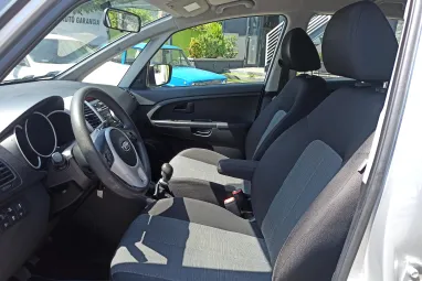 KIA VENGA 1.4 EX Machine Silver +1.Tulajdonos +Vez.Szervizkönyv +Keveset futott +3X-s GARANCIA !!