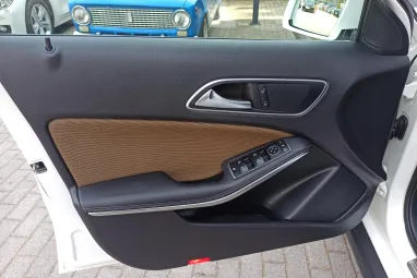 MERCEDES-BENZ GLA 200 7G-DCT Polar White +Eredeti Magyar Autó +Mint az ÚJ +3X-s GARANCIA !!