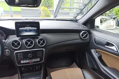 MERCEDES-BENZ GLA 200 7G-DCT Polar White +Eredeti Magyar Autó +Mint az ÚJ +3X-s GARANCIA !!
