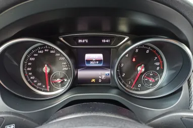 MERCEDES-BENZ GLA 200 7G-DCT Polar White +Eredeti Magyar Autó +Mint az ÚJ +3X-s GARANCIA !!