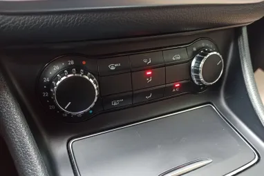 MERCEDES-BENZ GLA 200 7G-DCT Polar White +Eredeti Magyar Autó +Mint az ÚJ +3X-s GARANCIA !!