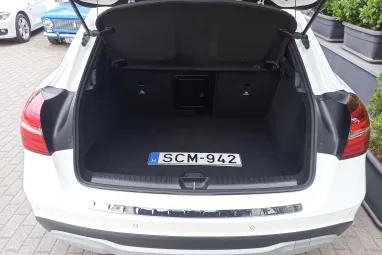 MERCEDES-BENZ GLA 200 7G-DCT Polar White +Eredeti Magyar Autó +Mint az ÚJ +3X-s GARANCIA !!