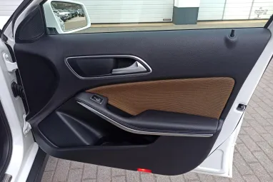 MERCEDES-BENZ GLA 200 7G-DCT Polar White +Eredeti Magyar Autó +Mint az ÚJ +3X-s GARANCIA !!