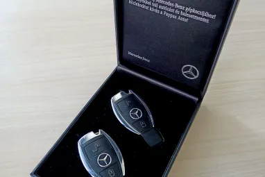 MERCEDES-BENZ GLA 200 7G-DCT Polar White +Eredeti Magyar Autó +Mint az ÚJ +3X-s GARANCIA !!