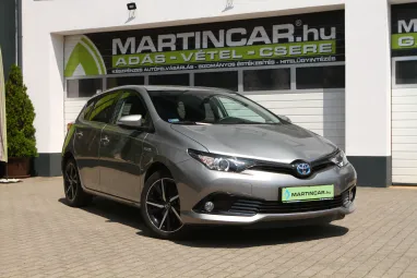 TOYOTA AURIS 1.8 HSD Selection (Automata) Team Dynamic +Super Silver Metallic +14E km +Mint az Új +3X-s GARANCIA !!