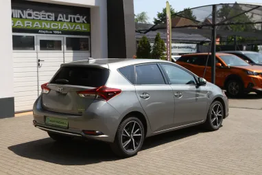 TOYOTA AURIS 1.8 HSD Selection (Automata) Team Dynamic +Super Silver Metallic +14E km +Mint az Új +3X-s GARANCIA !!
