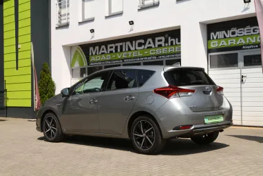 TOYOTA AURIS 1.8 HSD Selection (Automata) Team Dynamic +Super Silver Metallic +14E km +Mint az Új +3X-s GARANCIA !!