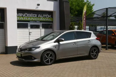 TOYOTA AURIS 1.8 HSD Selection (Automata) Team Dynamic +Super Silver Metallic +14E km +Mint az Új +3X-s GARANCIA !!