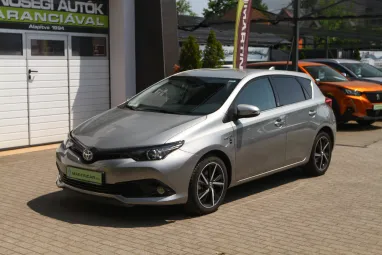 TOYOTA AURIS 1.8 HSD Selection (Automata) Team Dynamic +Super Silver Metallic +14E km +Mint az Új +3X-s GARANCIA !!