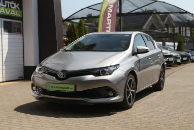 TOYOTA AURIS 1.8 HSD Selection (Automata) Team Dynamic +Super Silver Metallic +14E km +Mint az Új +3X-s GARANCIA !!