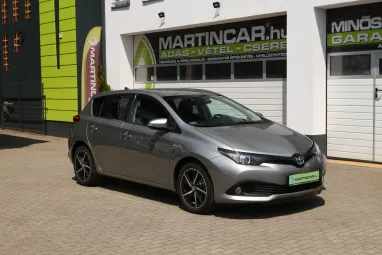 TOYOTA AURIS 1.8 HSD Selection (Automata) Team Dynamic +Super Silver Metallic +14E km +Mint az Új +3X-s GARANCIA !!