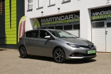 TOYOTA AURIS 1.8 HSD Selection (Automata) Team Dynamic +Super Silver Metallic +14E km +Mint az Új +3X-s GARANCIA !!
