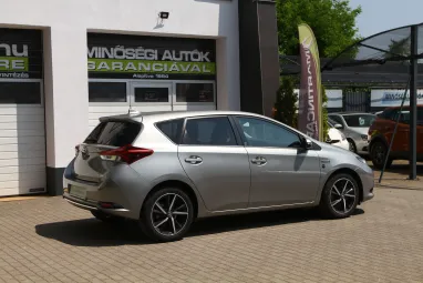 TOYOTA AURIS 1.8 HSD Selection (Automata) Team Dynamic +Super Silver Metallic +14E km +Mint az Új +3X-s GARANCIA !!