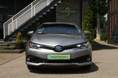 TOYOTA AURIS 1.8 HSD Selection (Automata) Team Dynamic +Super Silver Metallic +14E km +Mint az Új +3X-s GARANCIA !!