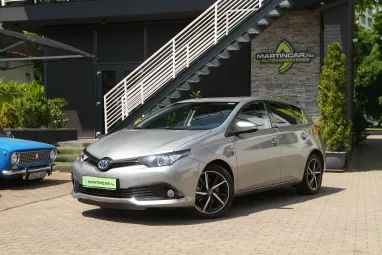 TOYOTA AURIS 1.8 HSD Selection (Automata) Team Dynamic +Super Silver Metallic +14E km +Mint az Új +3X-s GARANCIA !!