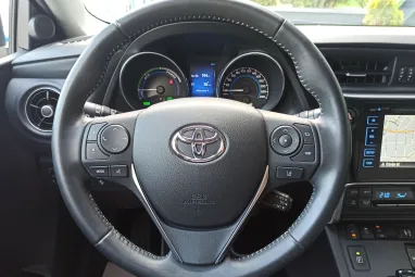 TOYOTA AURIS 1.8 HSD Selection (Automata) Team Dynamic +Super Silver Metallic +14E km +Mint az Új +3X-s GARANCIA !!