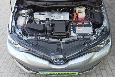 TOYOTA AURIS 1.8 HSD Selection (Automata) Team Dynamic +Super Silver Metallic +14E km +Mint az Új +3X-s GARANCIA !!