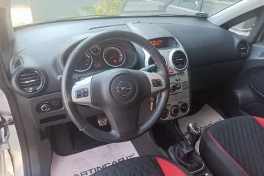 OPEL CORSA D 1.6 GSI Starsilber III Metallic +Keveset futott +Vezetett Szervizkönyv +3X-s GARANCIA !!