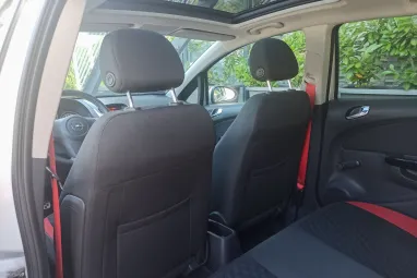 OPEL CORSA D 1.6 GSI Starsilber III Metallic +Keveset futott +Vezetett Szervizkönyv +3X-s GARANCIA !!
