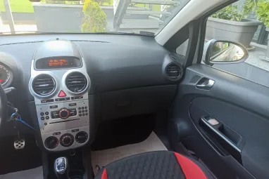 OPEL CORSA D 1.6 GSI Starsilber III Metallic +Keveset futott +Vezetett Szervizkönyv +3X-s GARANCIA !!