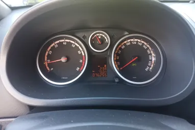 OPEL CORSA D 1.6 GSI Starsilber III Metallic +Keveset futott +Vezetett Szervizkönyv +3X-s GARANCIA !!