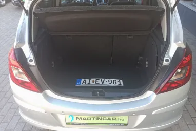 OPEL CORSA D 1.6 GSI Starsilber III Metallic +Keveset futott +Vezetett Szervizkönyv +3X-s GARANCIA !!