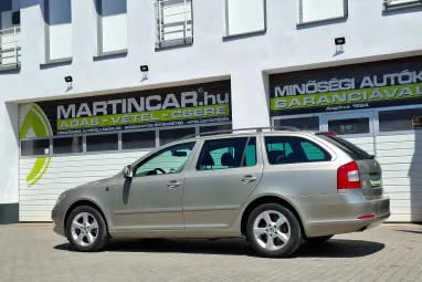 SKODA OCTAVIA Combi 2.0 CR TDI Family DPF Cappucciono Beige Metallic +Első Tulajdonostól +Friss Műszaki +3X-s GARANCIA !!
