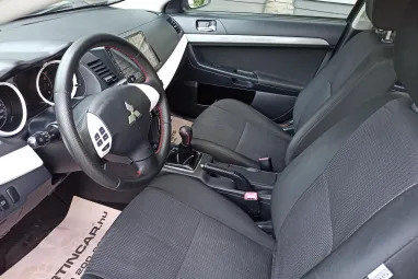 MITSUBISHI LANCER 1.5 Invite Panther Schwarz metalic +Igényes állapot +Friss Vizsga +3X-s GARANCIA !!