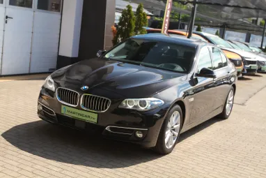 BMW 530d xDrive (Automata) Luxury Black Sapphire +Vezetett Szervizkönyv +Gyönyörű állapot +3X-s GARANCIA !!