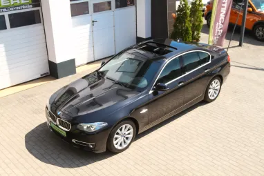 BMW 530d xDrive (Automata) Luxury Black Sapphire +Vezetett Szervizkönyv +Gyönyörű állapot +3X-s GARANCIA !!