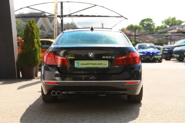 BMW 530d xDrive (Automata) Luxury Black Sapphire +Vezetett Szervizkönyv +Gyönyörű állapot +3X-s GARANCIA !!