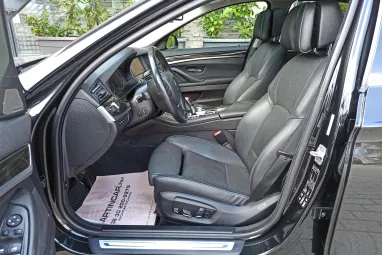 BMW 530d xDrive (Automata) Luxury Black Sapphire +Vezetett Szervizkönyv +Gyönyörű állapot +3X-s GARANCIA !!