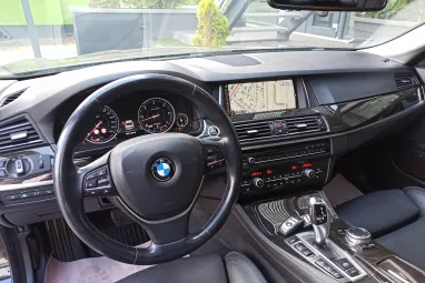 BMW 530d xDrive (Automata) Luxury Black Sapphire +Vezetett Szervizkönyv +Gyönyörű állapot +3X-s GARANCIA !!