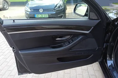 BMW 530d xDrive (Automata) Luxury Black Sapphire +Vezetett Szervizkönyv +Gyönyörű állapot +3X-s GARANCIA !!