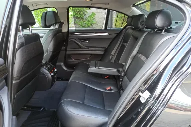 BMW 530d xDrive (Automata) Luxury Black Sapphire +Vezetett Szervizkönyv +Gyönyörű állapot +3X-s GARANCIA !!