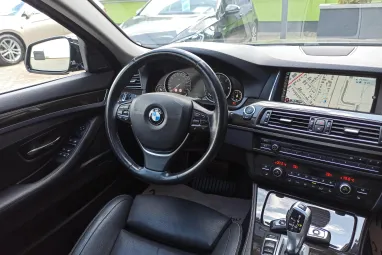 BMW 530d xDrive (Automata) Luxury Black Sapphire +Vezetett Szervizkönyv +Gyönyörű állapot +3X-s GARANCIA !!