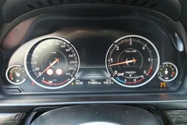 BMW 530d xDrive (Automata) Luxury Black Sapphire +Vezetett Szervizkönyv +Gyönyörű állapot +3X-s GARANCIA !!
