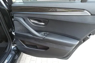 BMW 530d xDrive (Automata) Luxury Black Sapphire +Vezetett Szervizkönyv +Gyönyörű állapot +3X-s GARANCIA !!