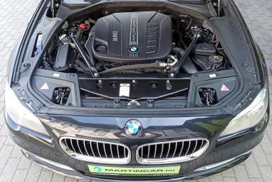 BMW 530d xDrive (Automata) Luxury Black Sapphire +Vezetett Szervizkönyv +Gyönyörű állapot +3X-s GARANCIA !!