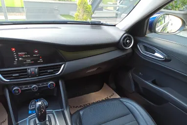 ALFA ROMEO GIULIA 2.2 D Super (Automata) Deep Blue Metallic +QV felnik +Eredeti Magyar Autó +Friss Műszaki +3X-s GARANCIA !!