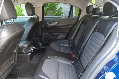 ALFA ROMEO GIULIA 2.2 D Super (Automata) Deep Blue Metallic +QV felnik +Eredeti Magyar Autó +Friss Műszaki +3X-s GARANCIA !!