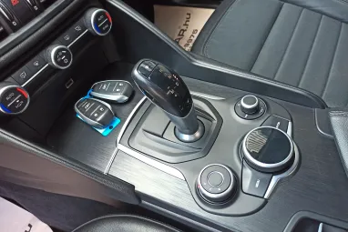 ALFA ROMEO GIULIA 2.2 D Super (Automata) Deep Blue Metallic +QV felnik +Eredeti Magyar Autó +Friss Műszaki +3X-s GARANCIA !!