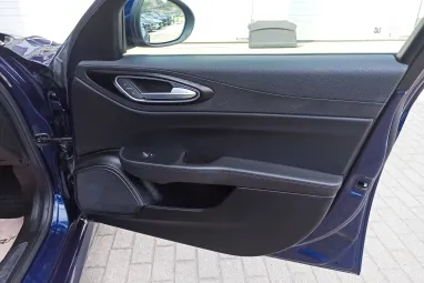 ALFA ROMEO GIULIA 2.2 D Super (Automata) Deep Blue Metallic +QV felnik +Eredeti Magyar Autó +Friss Műszaki +3X-s GARANCIA !!