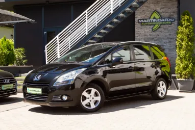 PEUGEOT 5008 1.6 THP Allure Black Metallic 7 személy +Panorama +Igényes állapot +3X-s GARANCIA !!