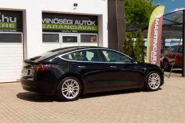 TESLA MODEL 3 Standard Range Plus Aut Eclipse Black +1.Tulajdonos +Gyári Garanciális +Sérülésmentes +3X-s GARANCIA !!