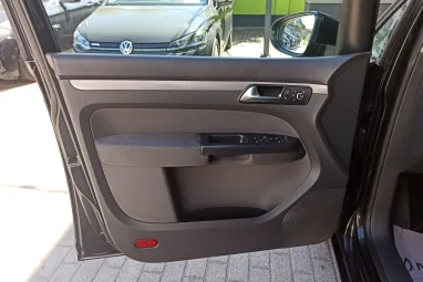 VOLKSWAGEN TOURAN 1.6 CR TDI Comfortline [7 személy] Deep Black Pearl +Első Tulajdonostól +Stabil műszaki állapot +3X-s GARANCIA !!