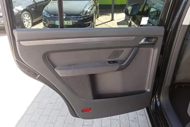 VOLKSWAGEN TOURAN 1.6 CR TDI Comfortline [7 személy] Deep Black Pearl +Első Tulajdonostól +Stabil műszaki állapot +3X-s GARANCIA !!